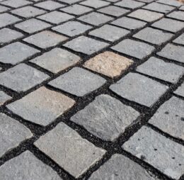 Piatra Cubica Andezit 15x15x7 cm, cu fata taiata si fiamata