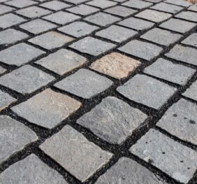 Piatra Cubica Andezit 15x15x7 cm, cu fata taiata si fiamata